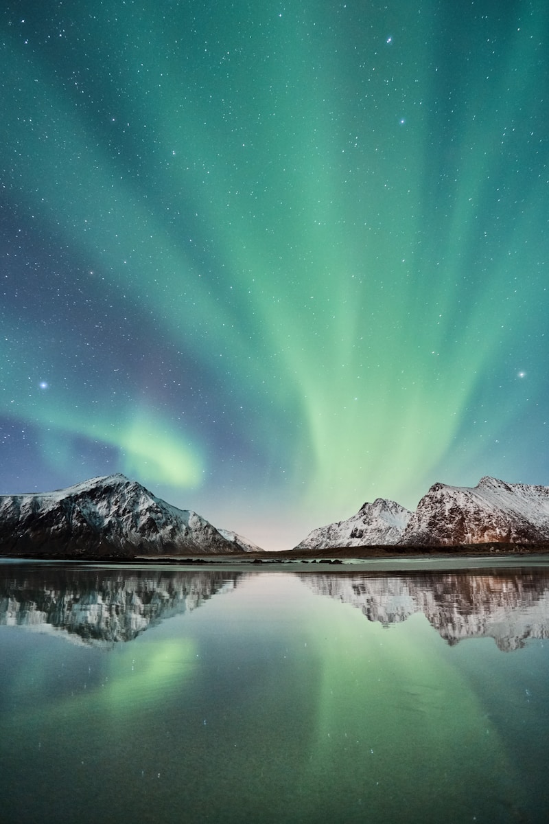 Aurores boréales en Islande : magie des lumières dans le ciel arctique